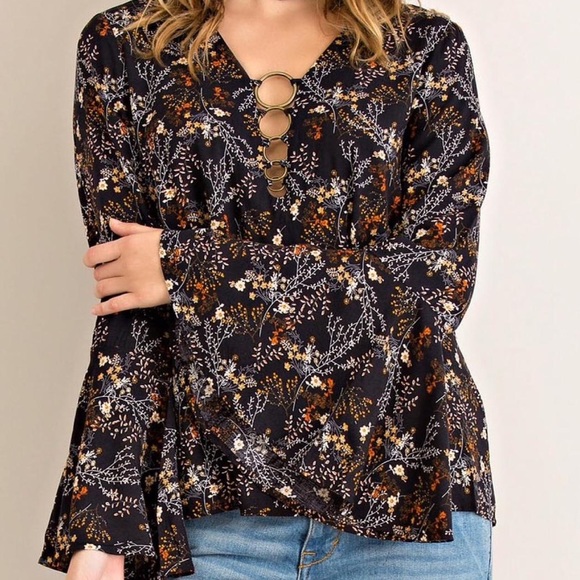 [Entro] Floral Bell Sleeve Top with Metal Rings - Picture 13 of 13